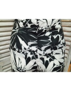 PANTALON DE FLORES NEGRO Y... 2